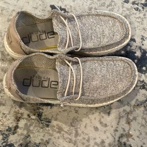 hey Dude size 7 Gray and white